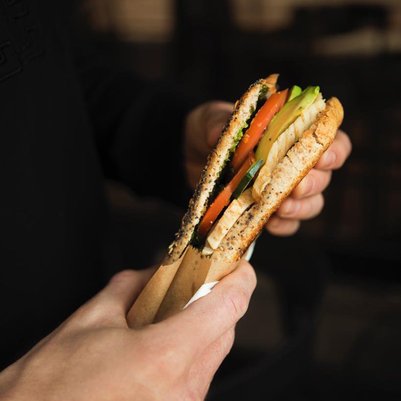 Sandwich salutare di Frankie’s con ingredienti freschi e pane integrale